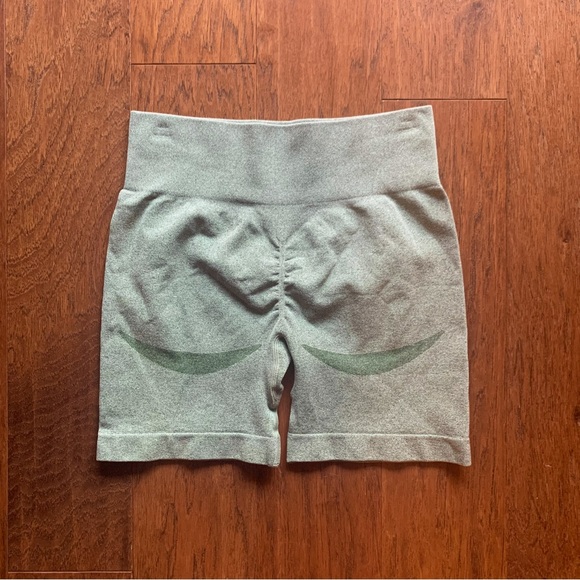 OQQ Biker Booty Scrunch Compression Short - Size M - Picture 3 of 6